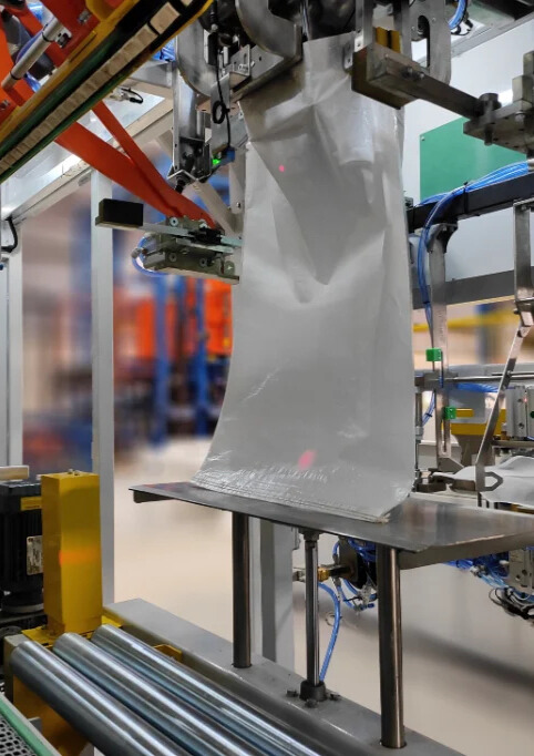 Open mouth bagging machine